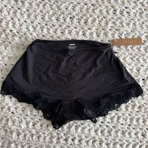 SKIMS Fits Everybody Lace Boyshort